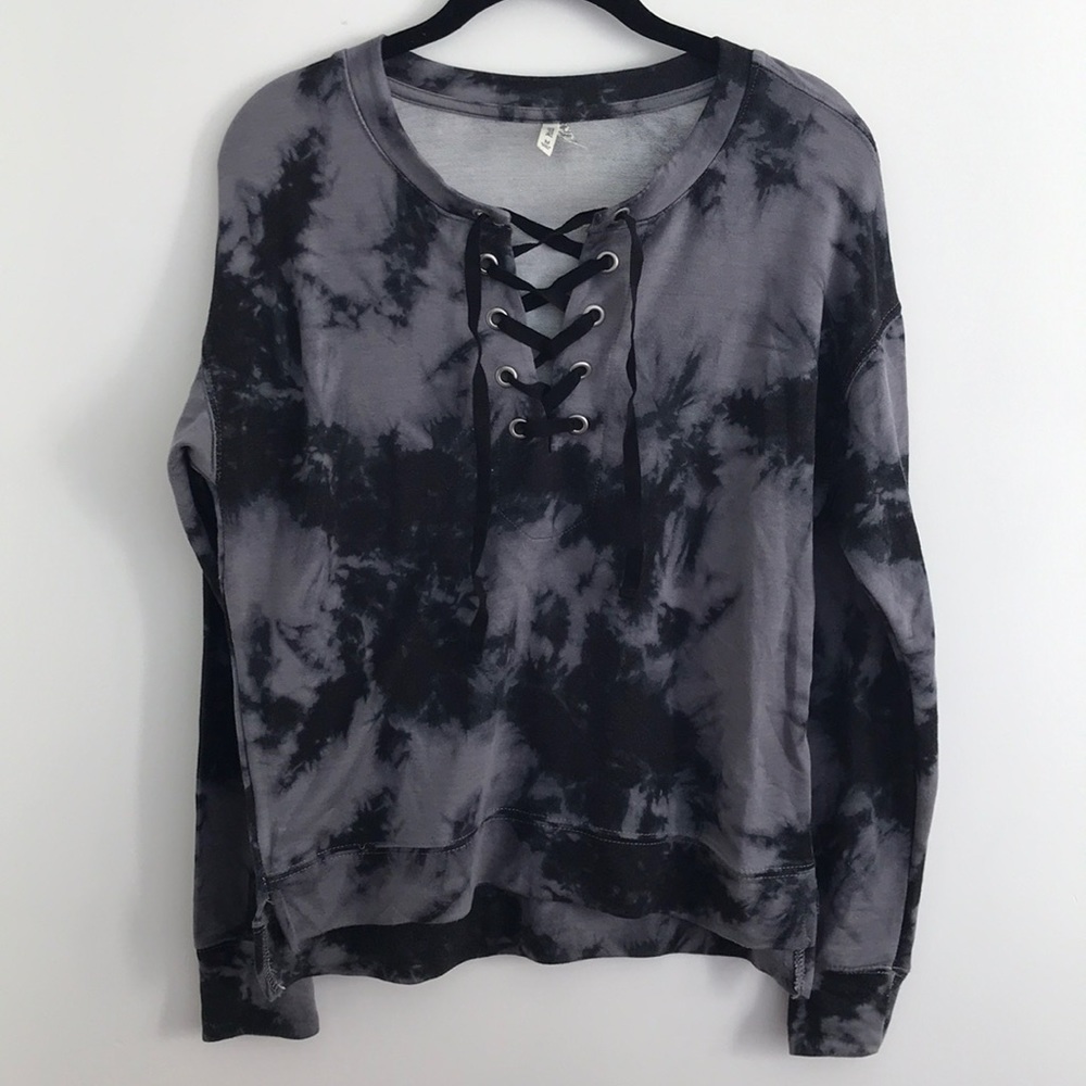 Long sleeve lace up